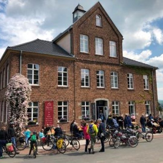 Das Foto zeigt die Genuss-Schule, Foto: Gemeinde Alfter - vergrößerte Darstellung öffnen